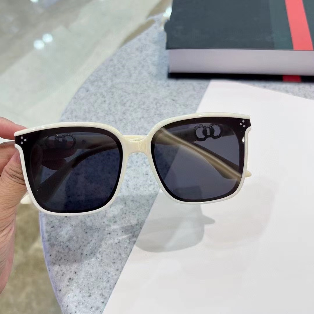 Same Style New Women's Sunglas - đánh giá và giá Street Fashion Shoot